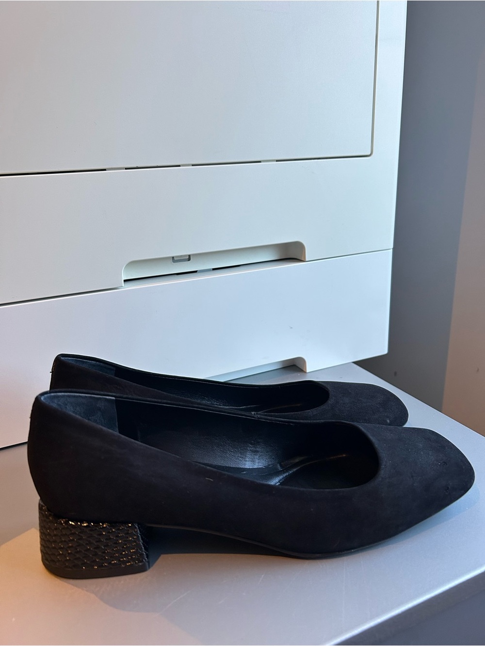 Women’s Capelli Rossi Genuine Leather square-toe slip-on pumps. Size 9